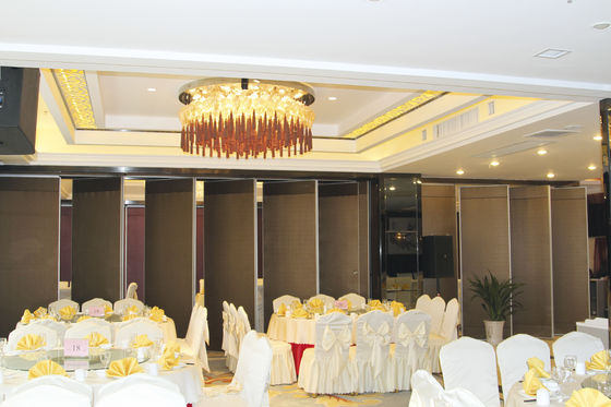 Beli Suspensi atas Aluminium Track Lipat dinding partisi Kaca dinding bergerak online manufacture