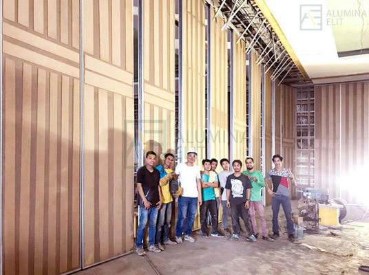Harga yang bagus Partisi Dinding Bergerak Desain Khusus dengan Papan Magnesium MDF 9mm dan Lunas Tabung Persegi Galvanis untuk Hotel on line