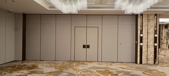 Modern Sliding Office Partition Walls Isolasi Suara Melamin Permukaan Gantung