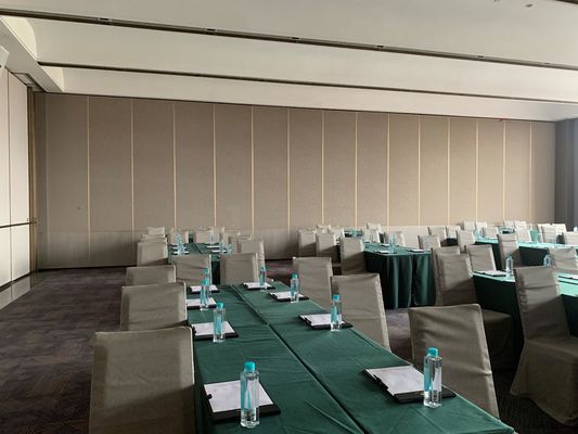 18M dinding partisi isolasi suara yang disesuaikan dengan koneksi elemen vertikal