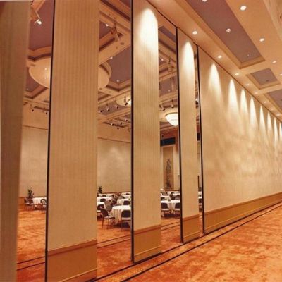 Sistem dinding partisi lipat dengan lebar elemen 600 mm untuk manajemen ruang laboratorium
